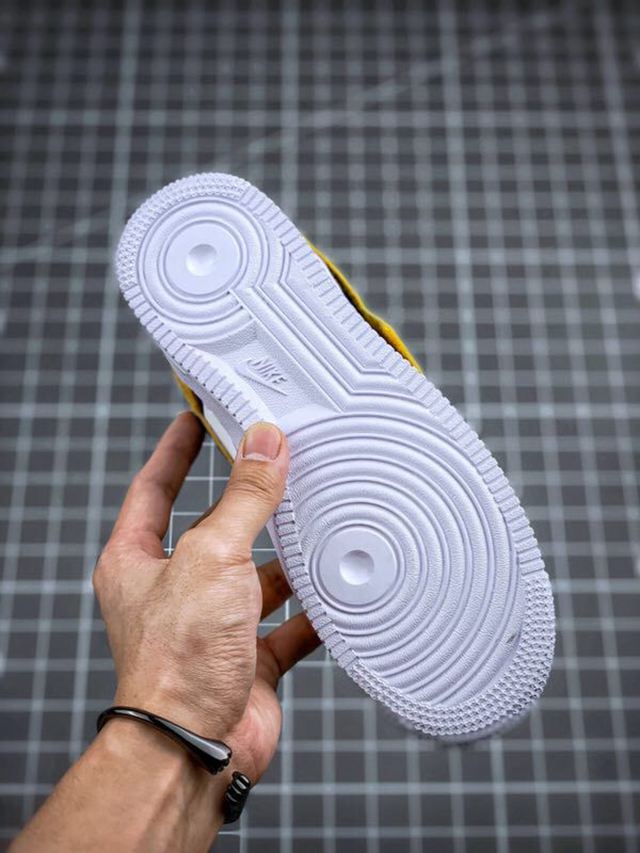 Nike男鞋 手繪皮卡丘配色 耐克休閒鞋 2020新品 空軍一號 低幫休閒板鞋 男女同款  hdx13146